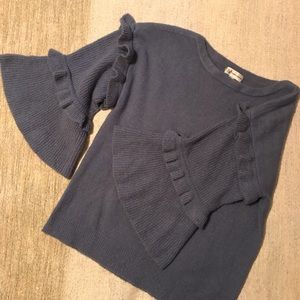 NM (M) Sweater with bell sleeves